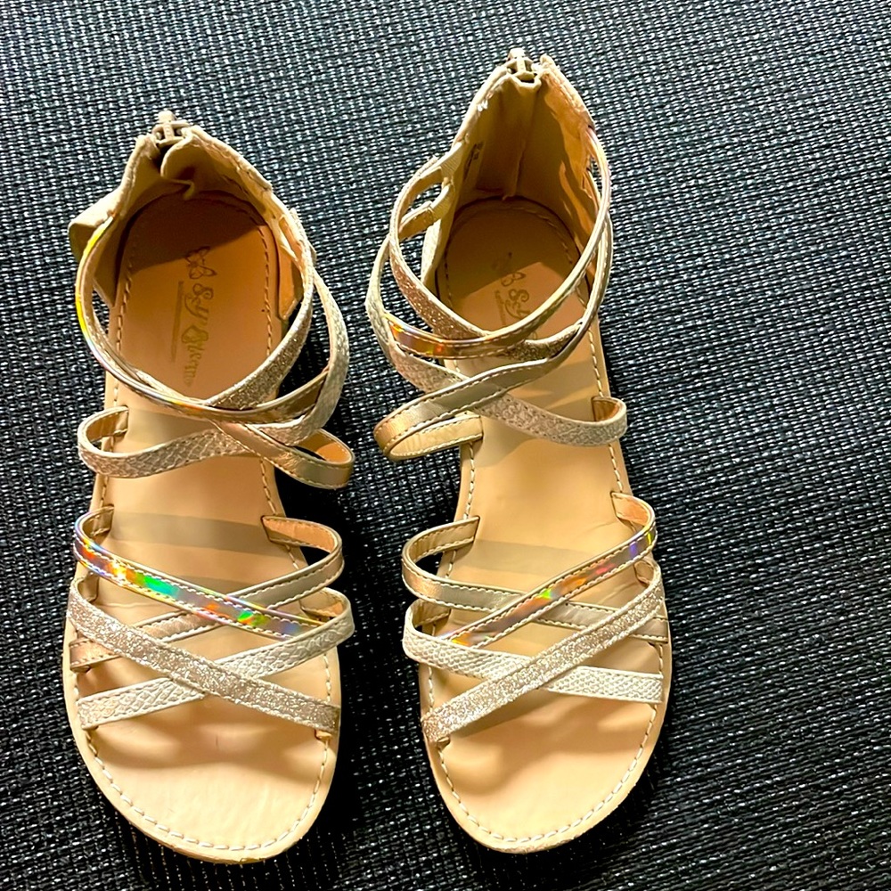 Gold girls sandals!